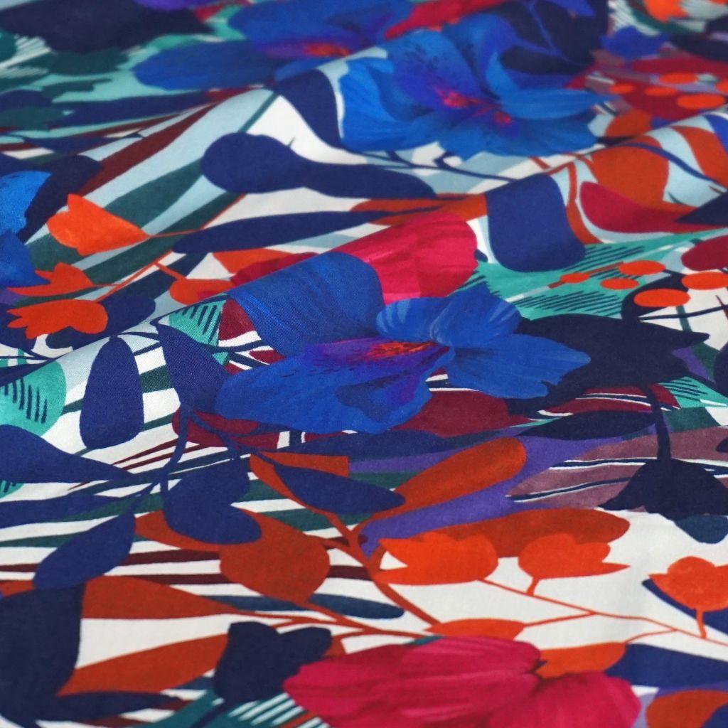 Viskose Druck blaue Blüten